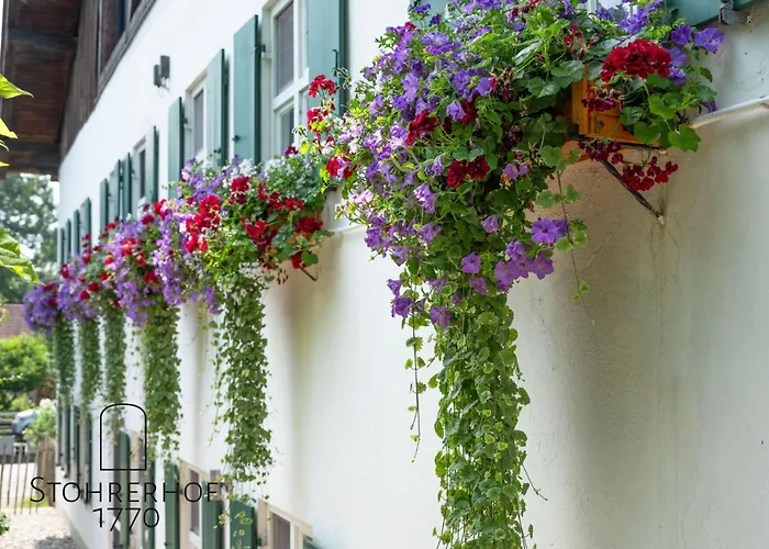 In Mit Grossem Garten By Interhome Dom wakacyjny